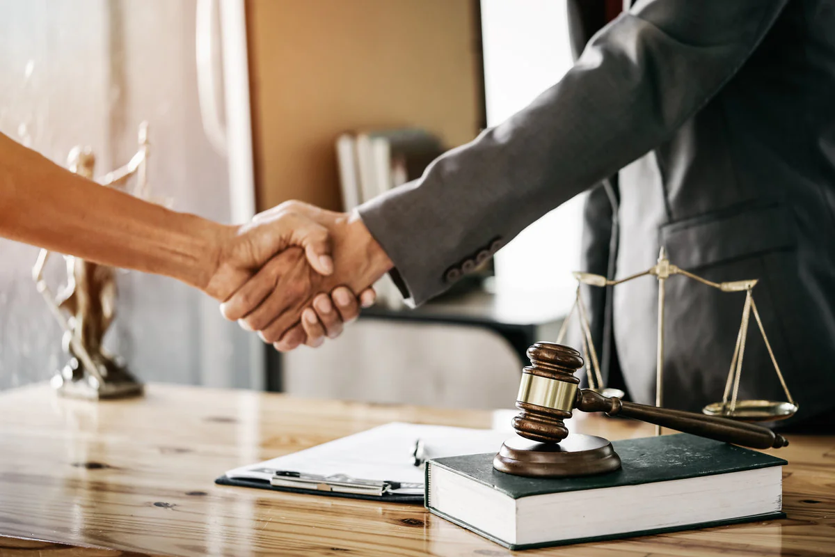 Businessman Shaking hands with lawyer after discussing good deal in courtroom